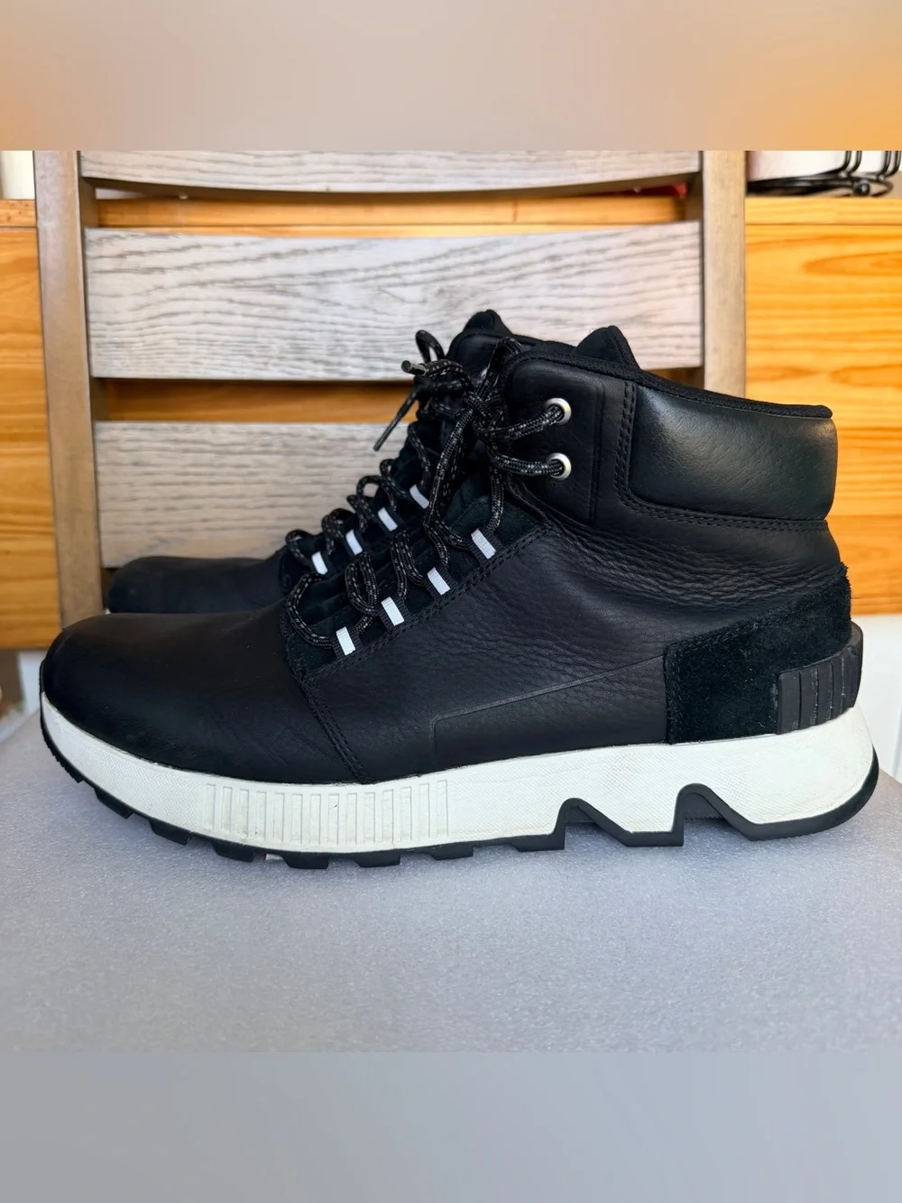 Sorel Men's Mac Hill Mid Waterproof Sneaker Boots size 13 black and white